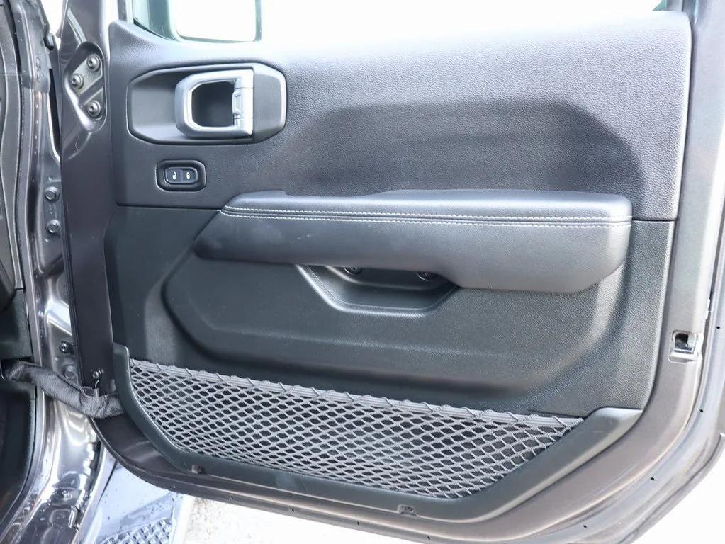 used 2021 Jeep Gladiator car, priced at $29,587