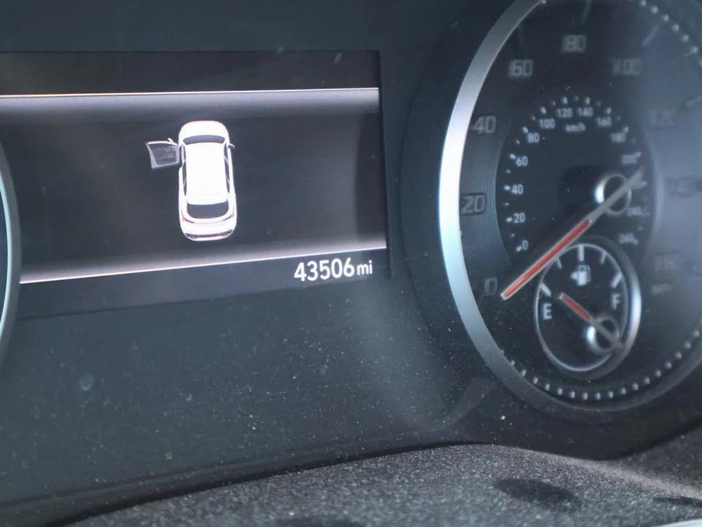 used 2023 Hyundai Santa Fe car, priced at $22,039
