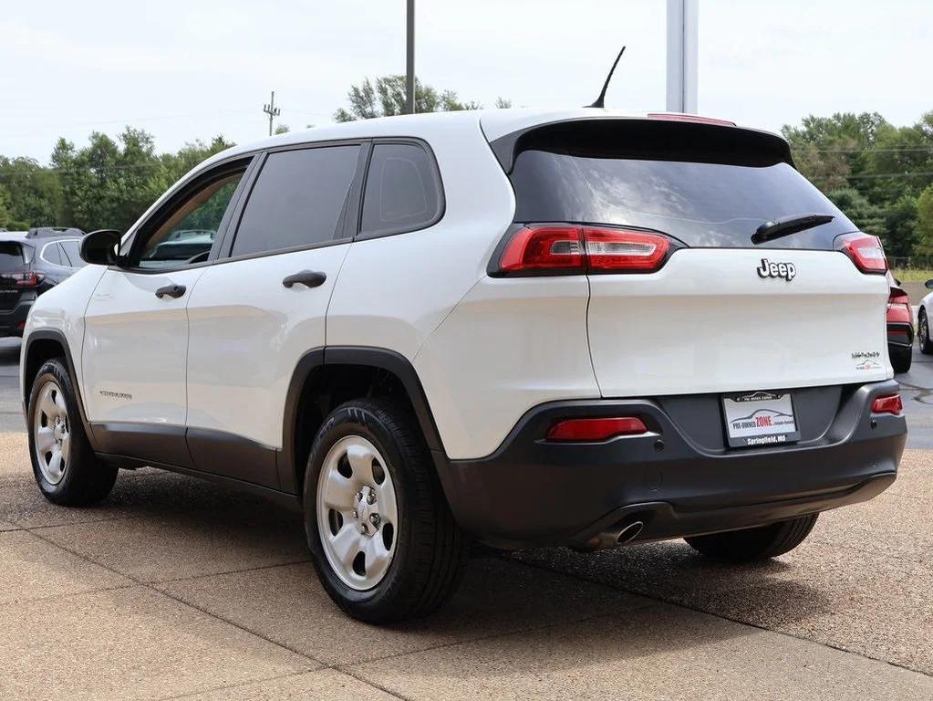 used 2015 Jeep Cherokee car, priced at $10,699