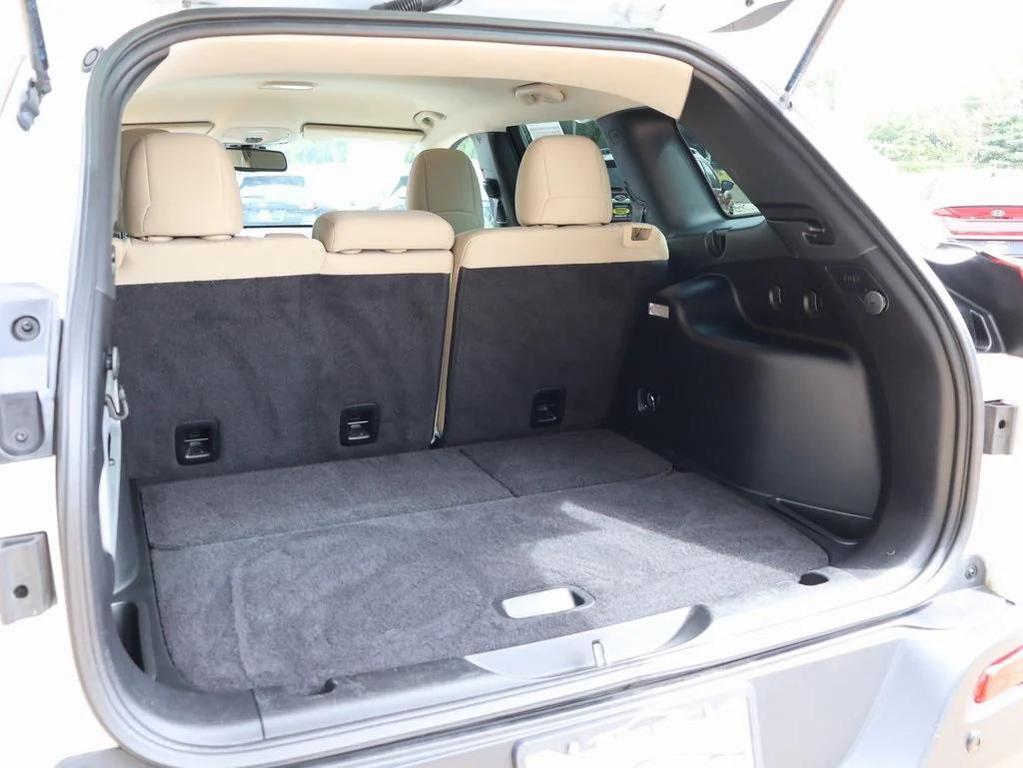 used 2015 Jeep Cherokee car, priced at $10,699
