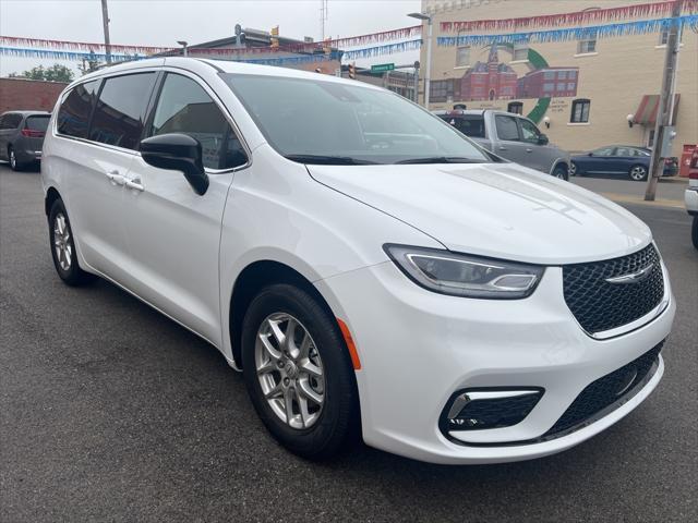 new 2025 Chrysler Pacifica car, priced at $49,090