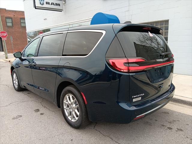 new 2025 Chrysler Pacifica car