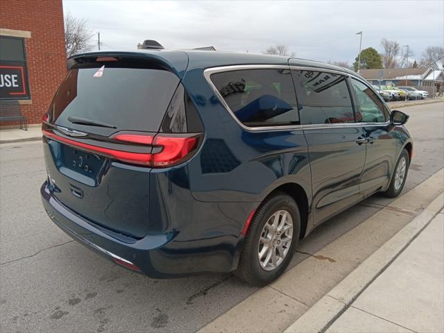 new 2025 Chrysler Pacifica car