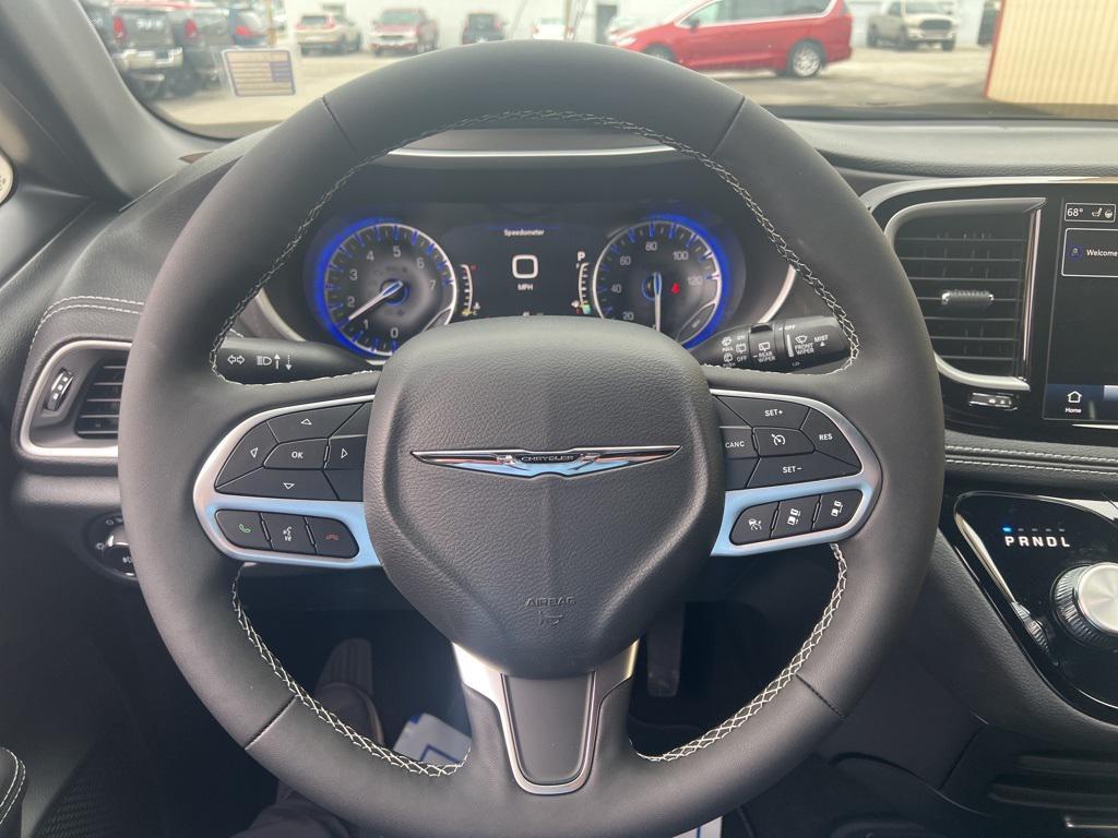new 2025 Chrysler Pacifica car