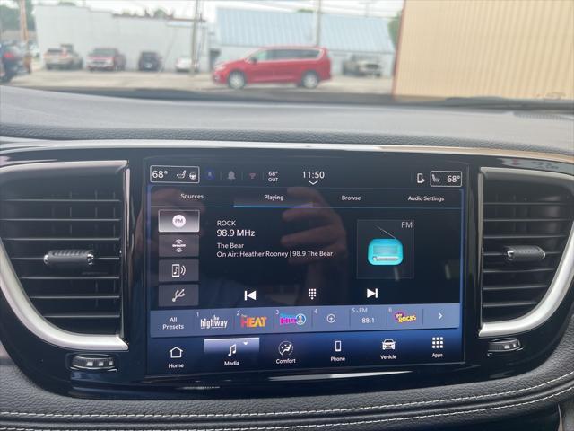 new 2025 Chrysler Pacifica car
