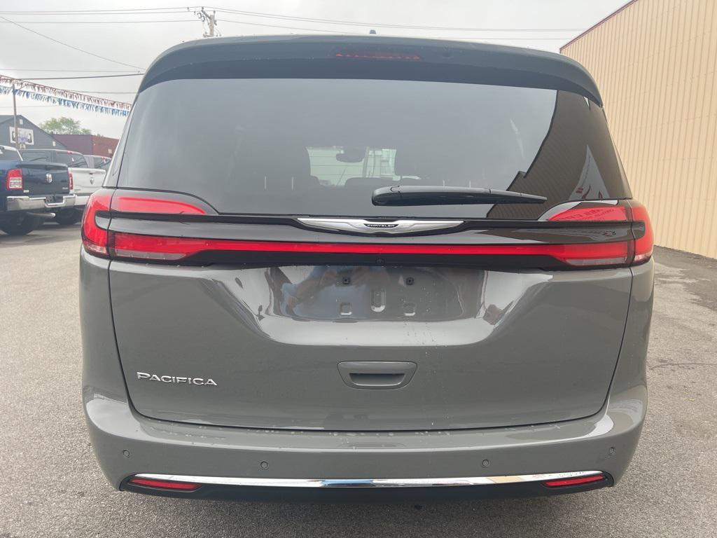 new 2025 Chrysler Pacifica car
