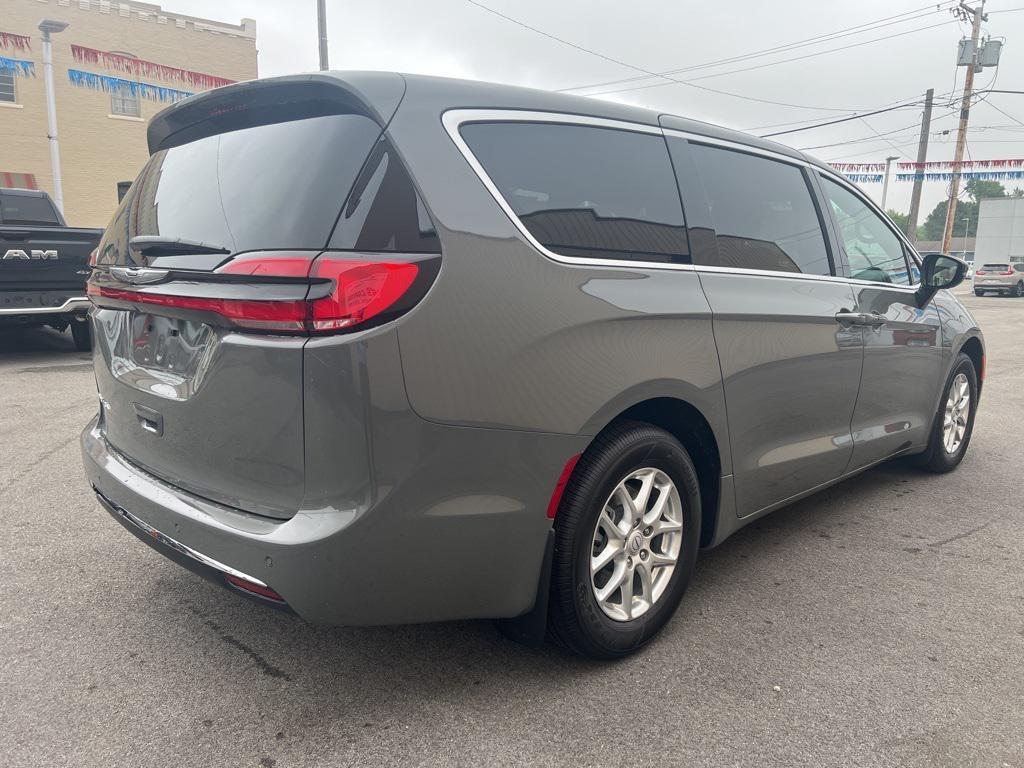 new 2025 Chrysler Pacifica car