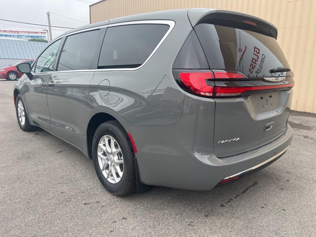 new 2025 Chrysler Pacifica car