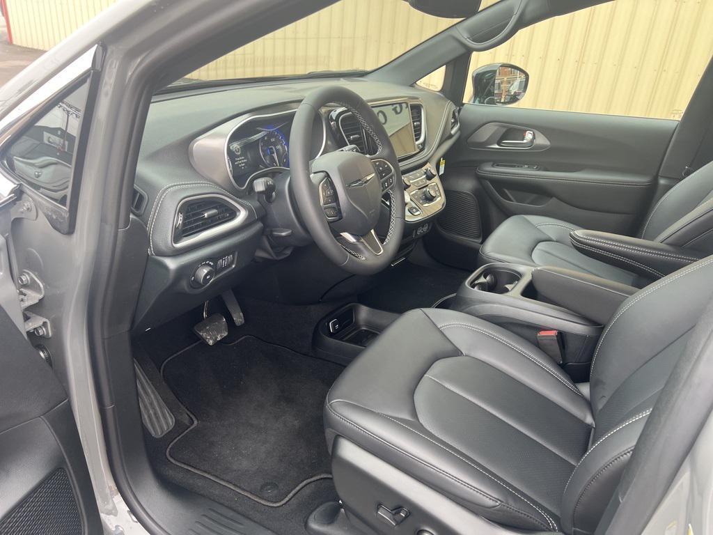 new 2025 Chrysler Pacifica car