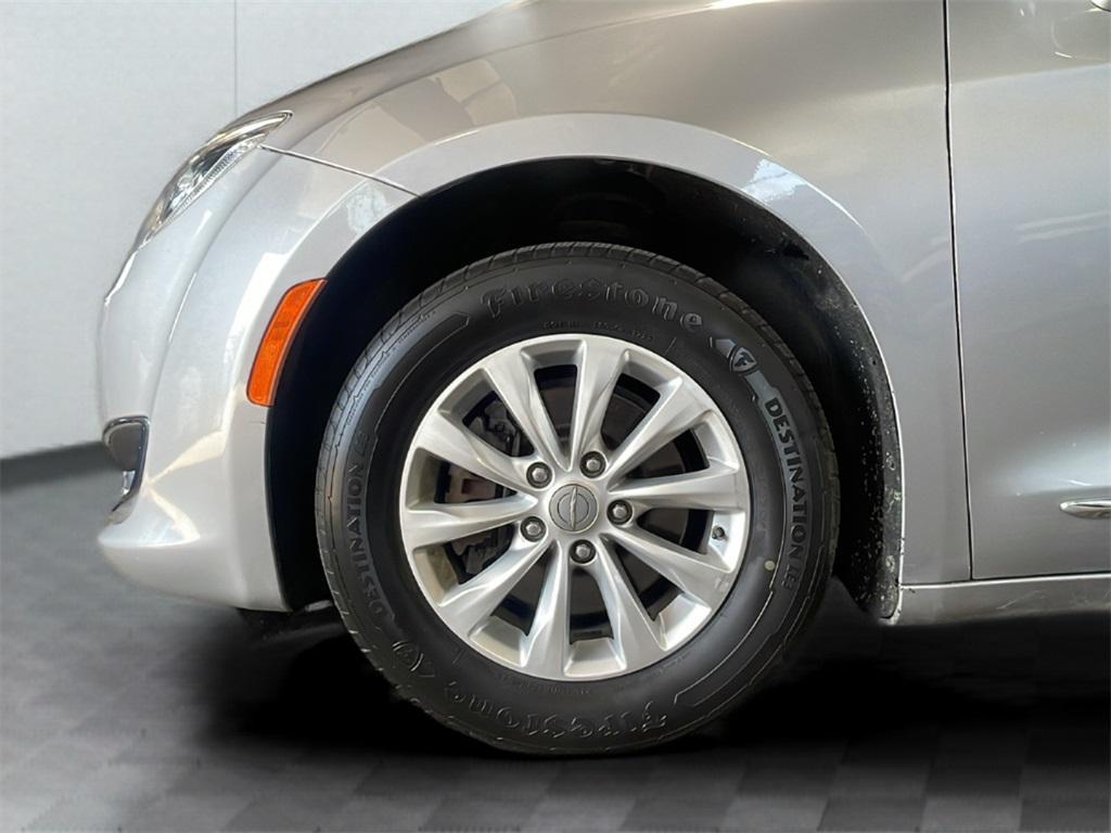 used 2020 Chrysler Pacifica car, priced at $14,499