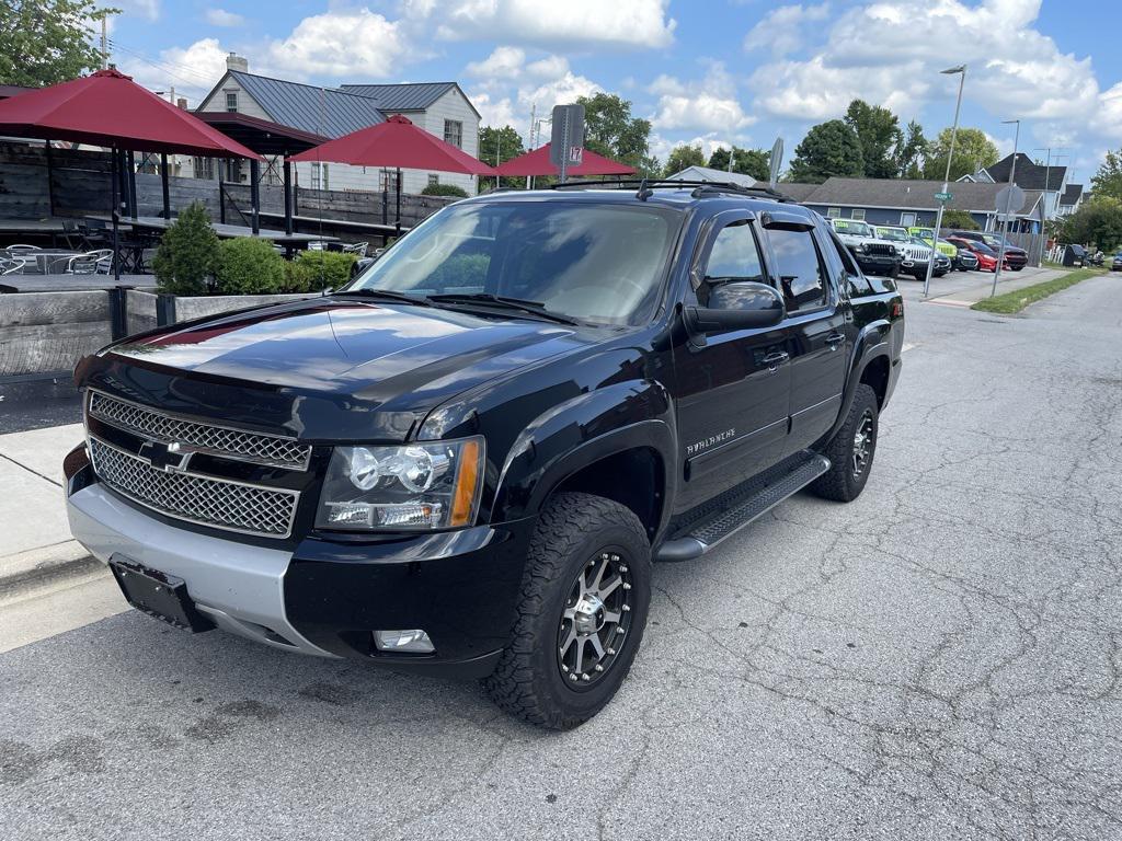 used 2013 Chevrolet Avalanche car, priced at $22,000