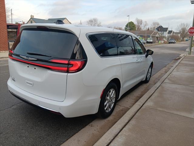 new 2025 Chrysler Pacifica car