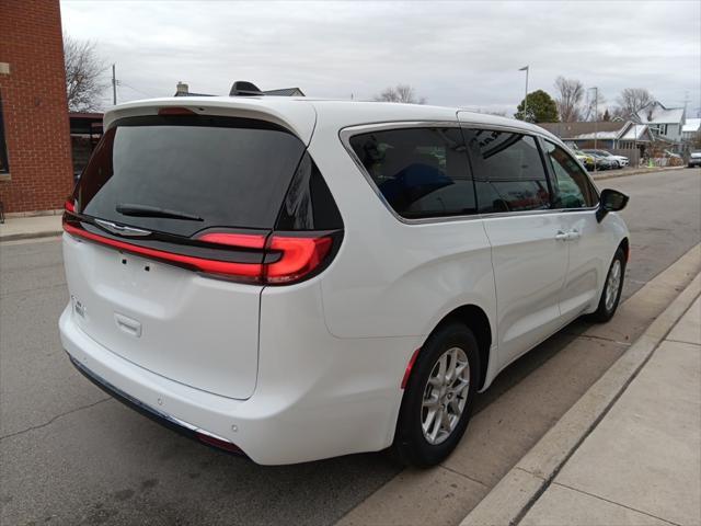 new 2025 Chrysler Pacifica car