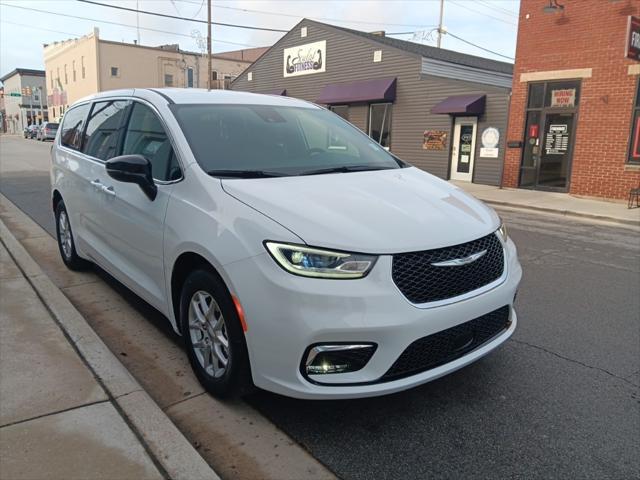 new 2025 Chrysler Pacifica car