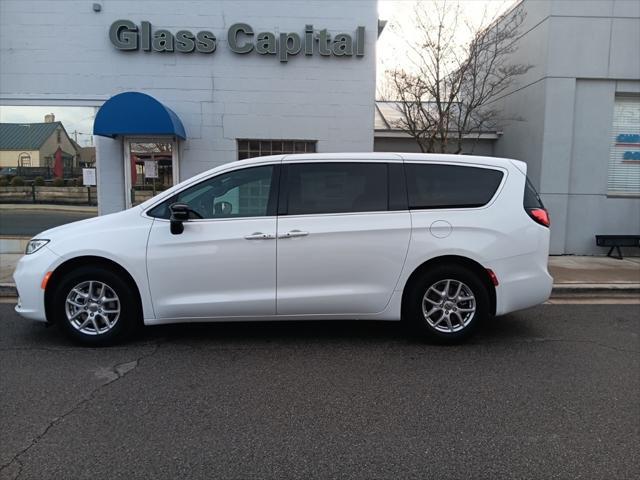 new 2025 Chrysler Pacifica car