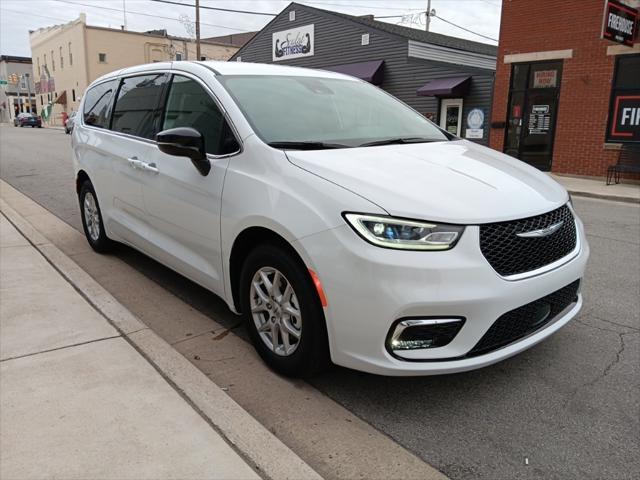 new 2025 Chrysler Pacifica car