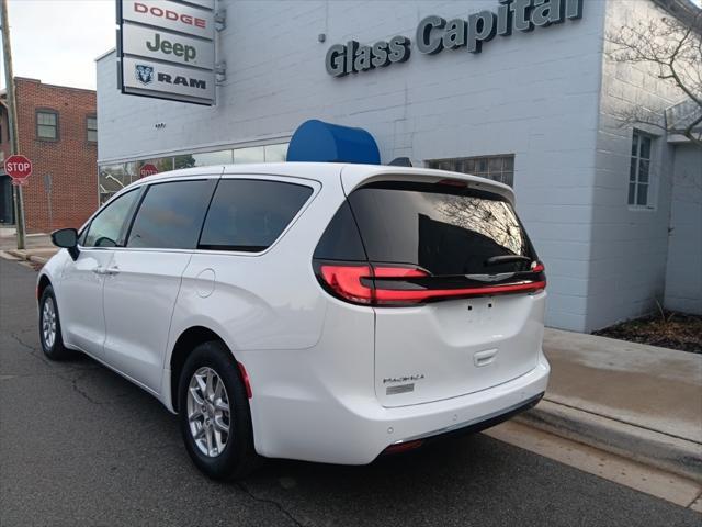 new 2025 Chrysler Pacifica car