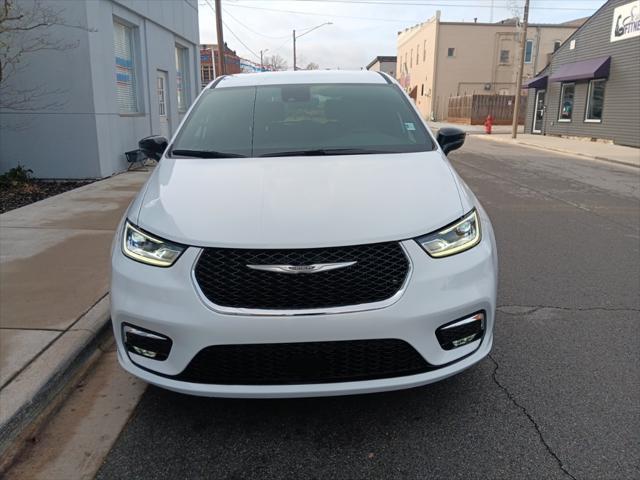 new 2025 Chrysler Pacifica car