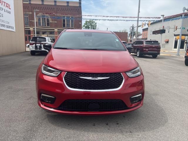 new 2025 Chrysler Pacifica car, priced at $44,640