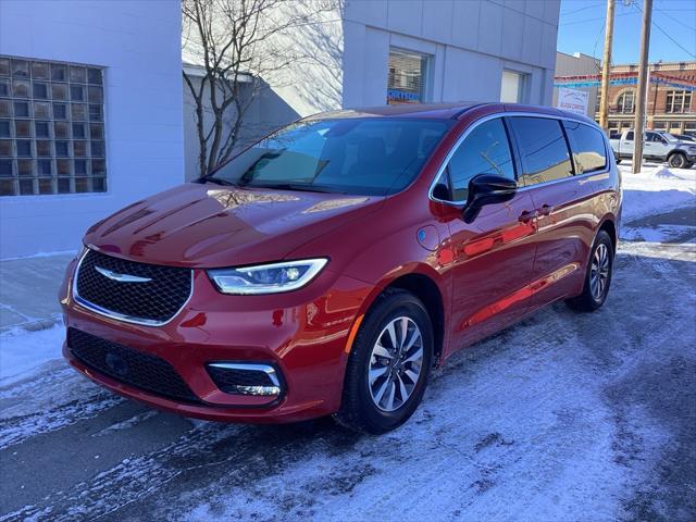 new 2025 Chrysler Pacifica Hybrid car, priced at $54,515