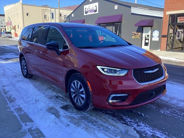 new 2025 Chrysler Pacifica Hybrid car, priced at $54,515