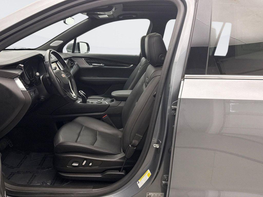 used 2022 Cadillac XT6 car, priced at $32,749