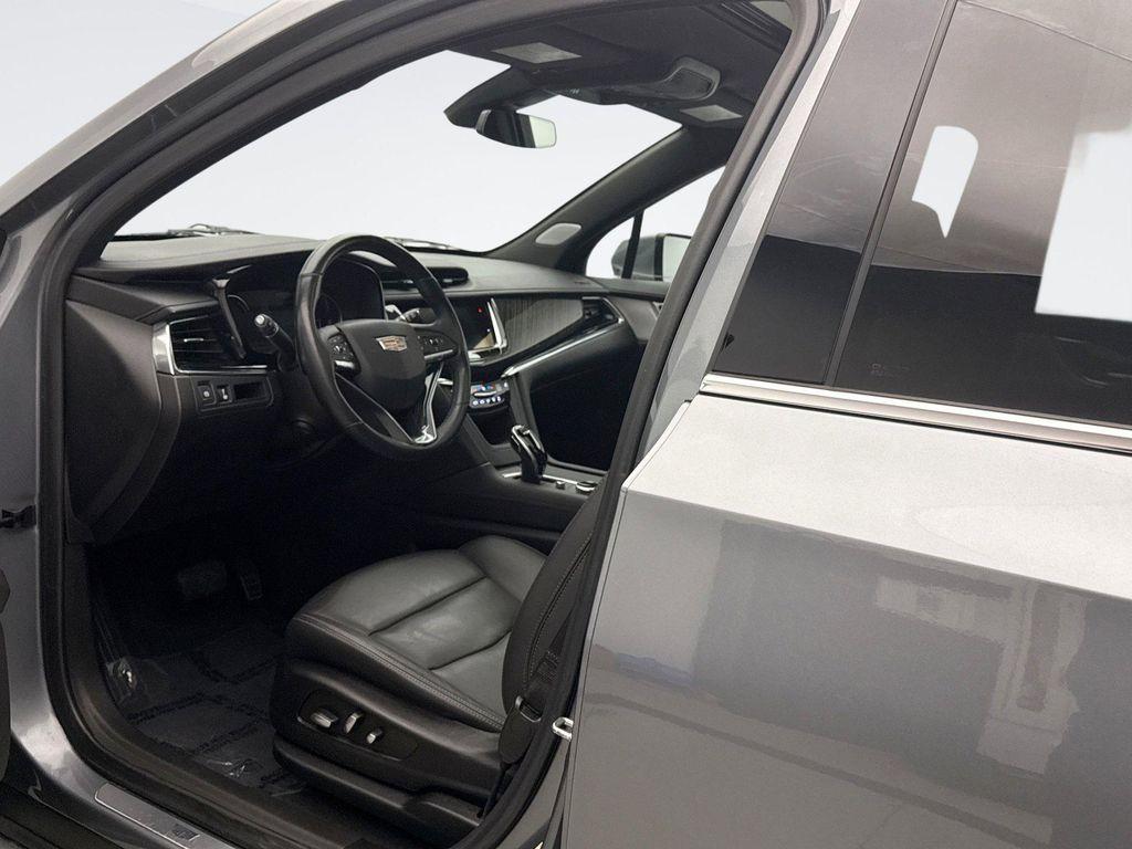 used 2022 Cadillac XT6 car, priced at $32,749