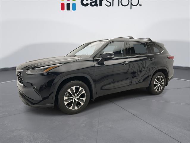 used 2022 Toyota Highlander car, priced at $36,499