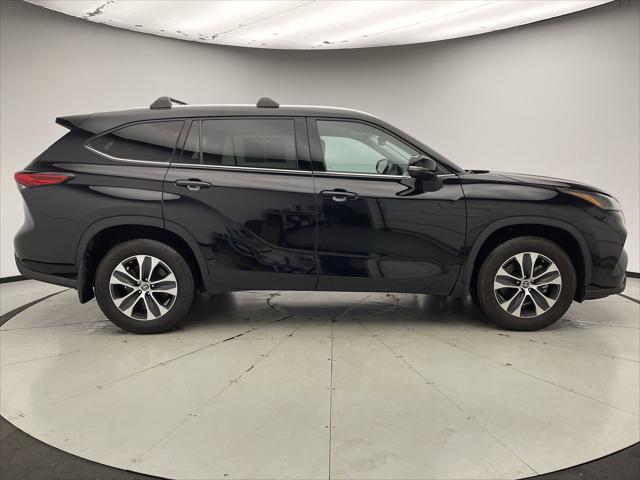 used 2022 Toyota Highlander car, priced at $36,499