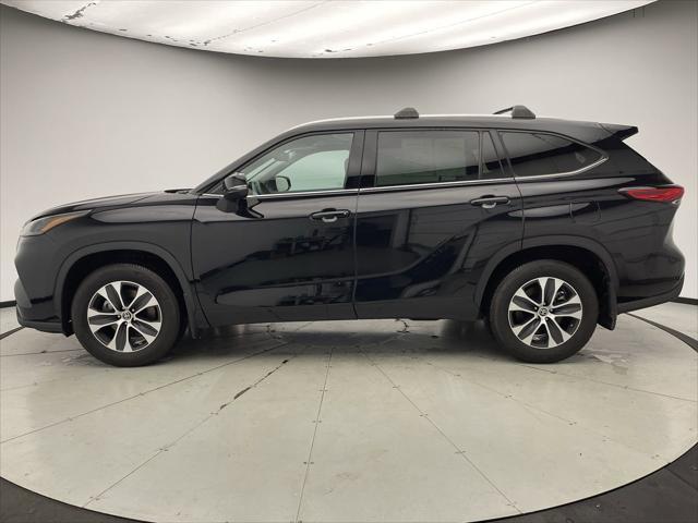 used 2022 Toyota Highlander car, priced at $36,499