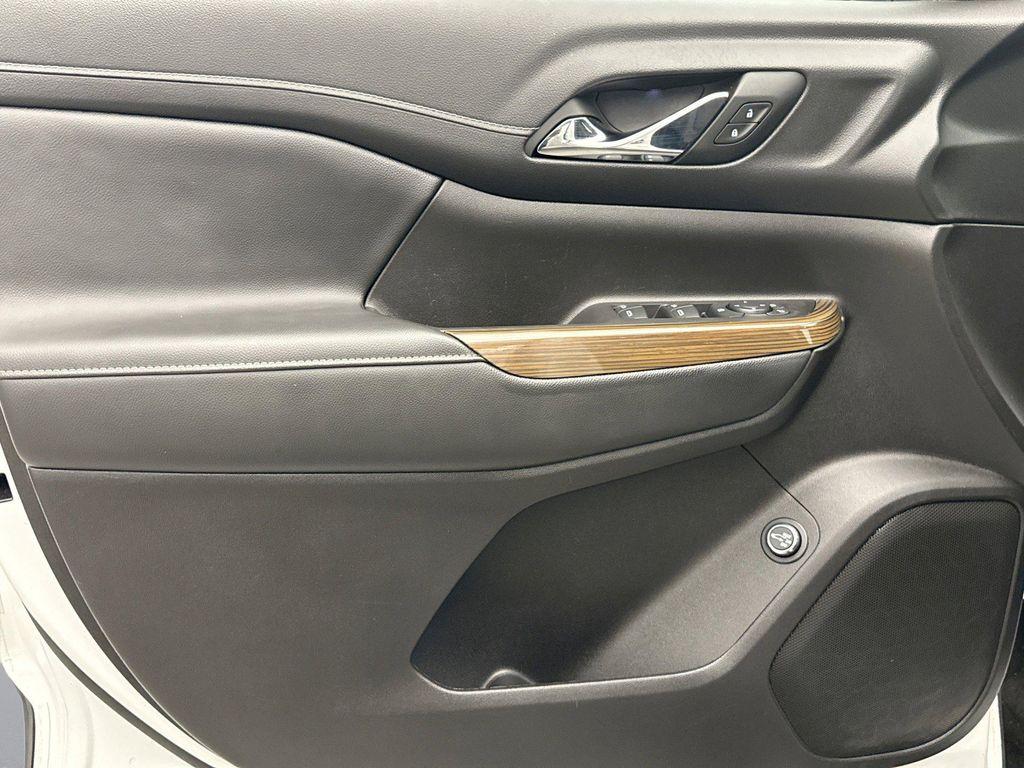 used 2023 GMC Acadia car, priced at $30,799