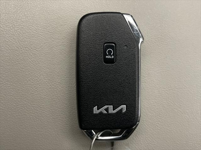used 2022 Kia Sorento Hybrid car, priced at $28,900