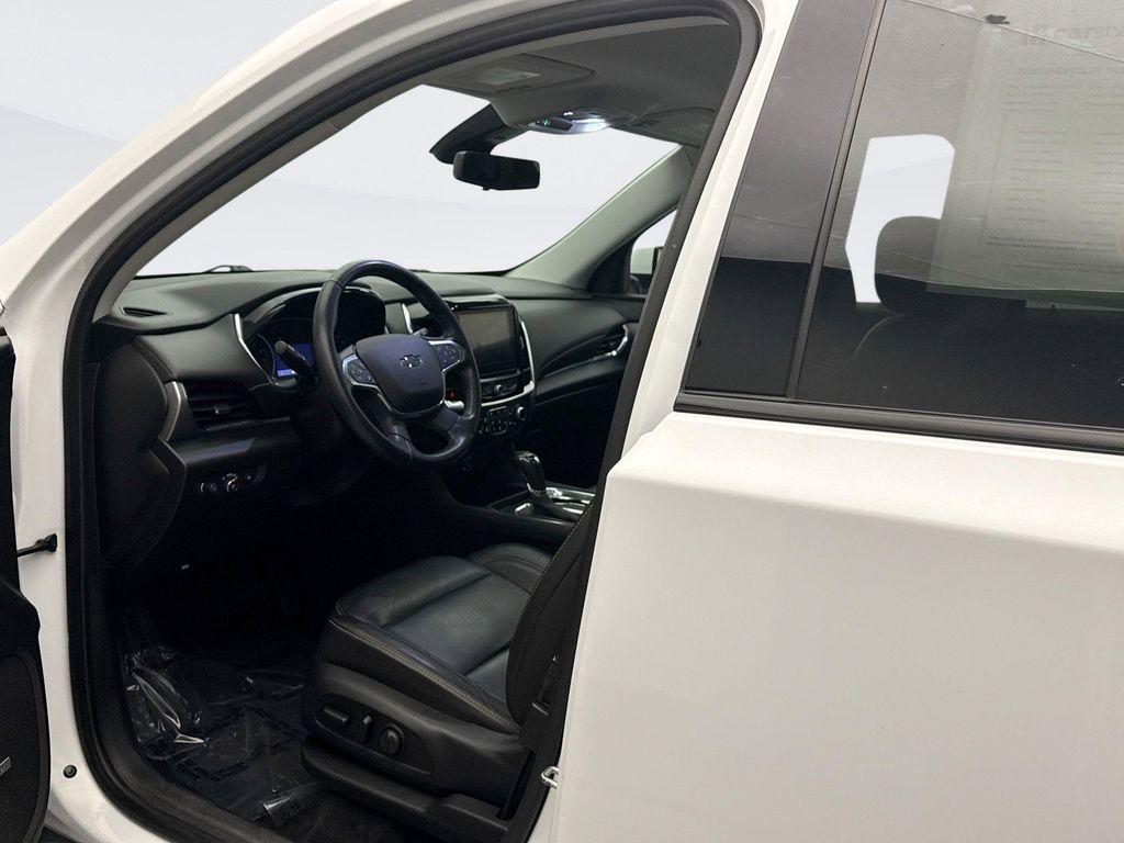 used 2020 Chevrolet Traverse car, priced at $23,948