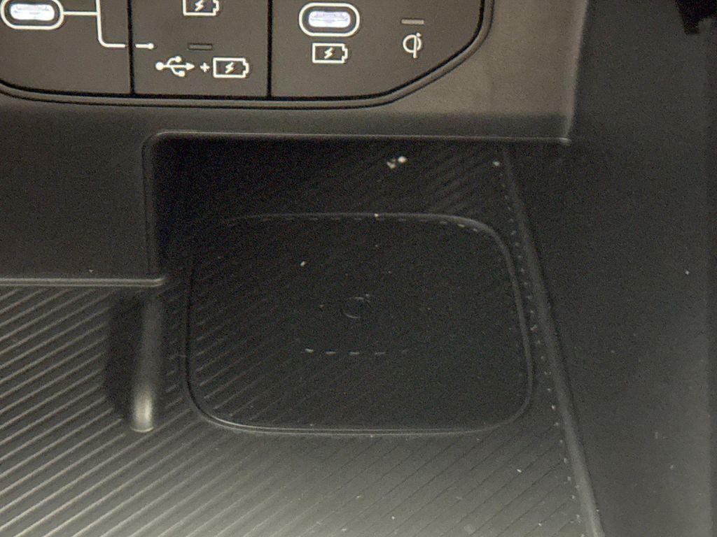 used 2025 Kia Sorento Hybrid car, priced at $35,898