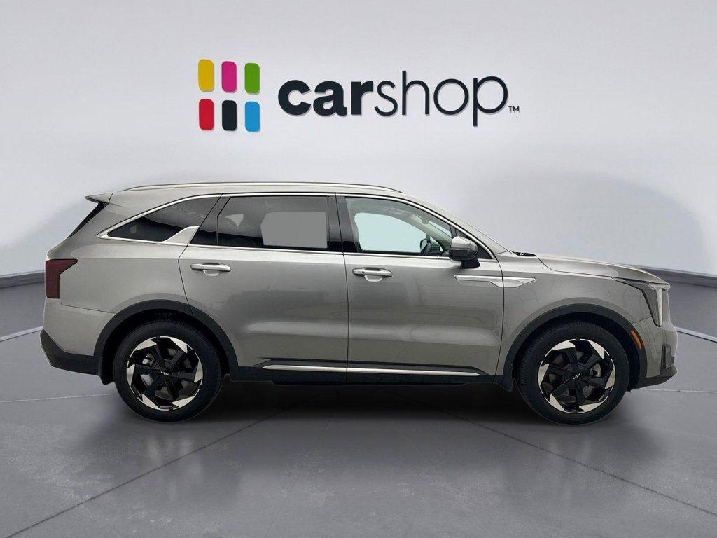 used 2025 Kia Sorento Hybrid car, priced at $35,898