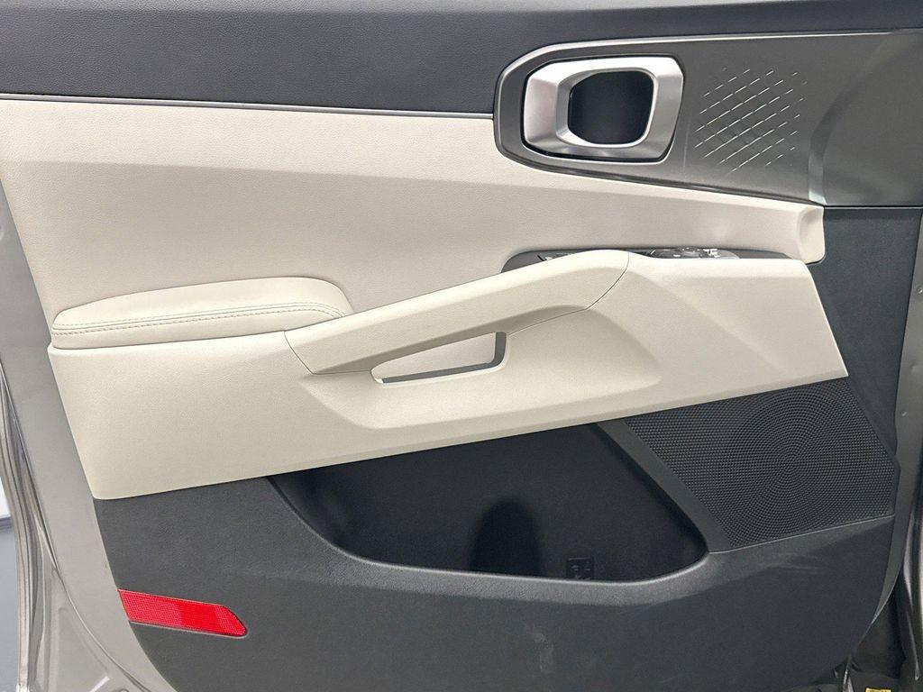 used 2025 Kia Sorento Hybrid car, priced at $35,898