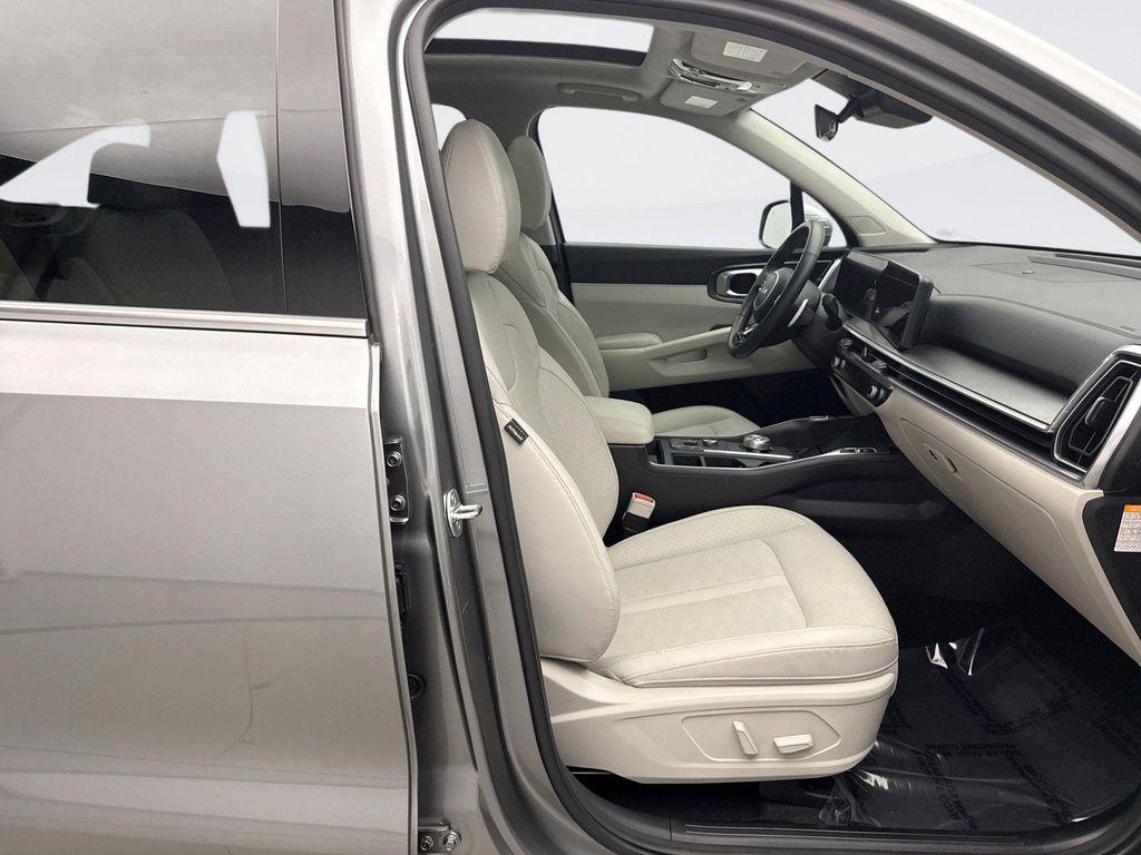 used 2025 Kia Sorento Hybrid car, priced at $35,898