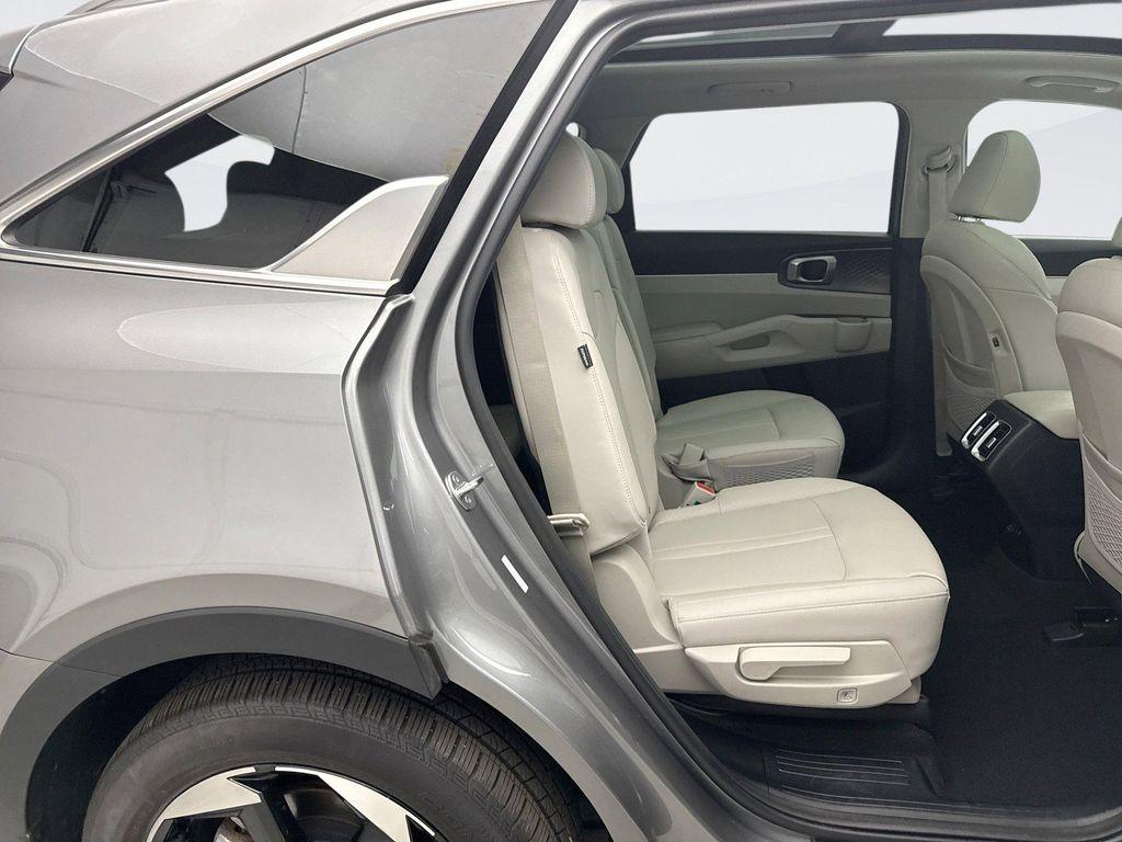 used 2025 Kia Sorento Hybrid car, priced at $35,898