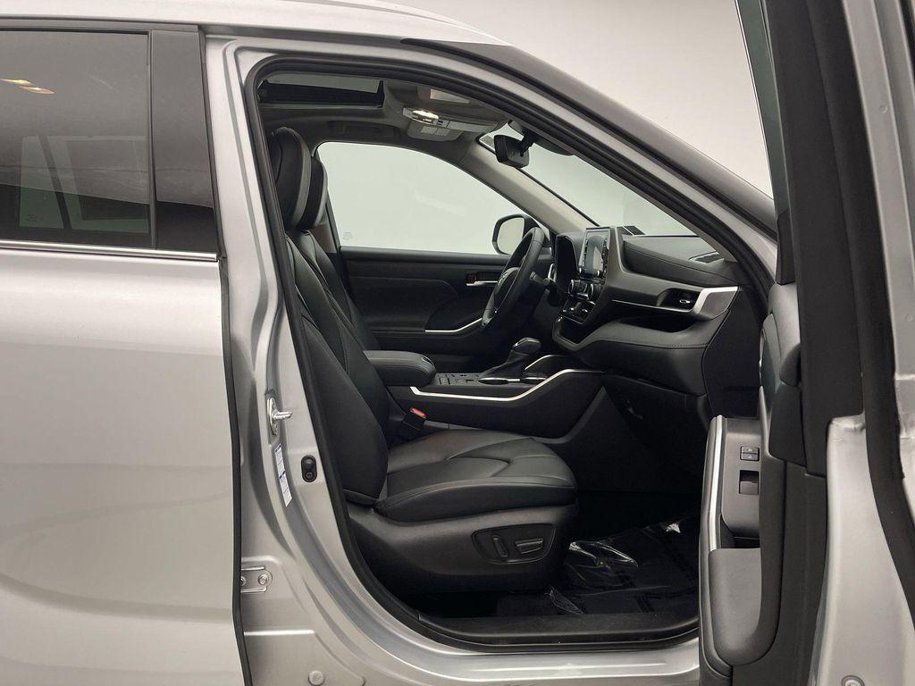 used 2022 Toyota Highlander car, priced at $34,597