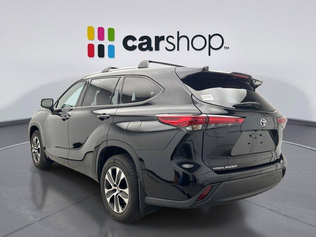 used 2022 Toyota Highlander car, priced at $37,499