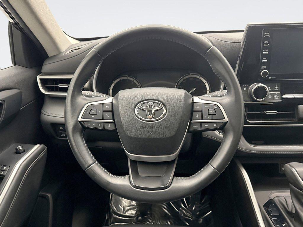 used 2022 Toyota Highlander car, priced at $37,499