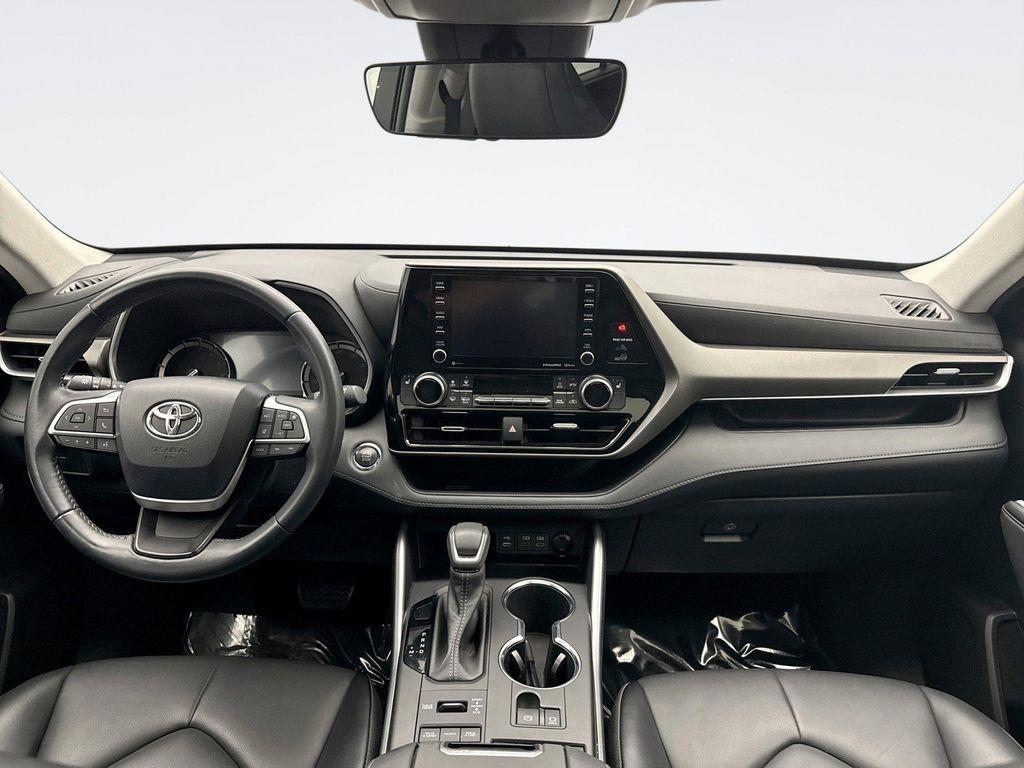 used 2022 Toyota Highlander car, priced at $37,499