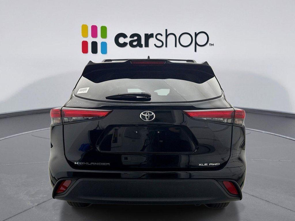 used 2022 Toyota Highlander car, priced at $37,499