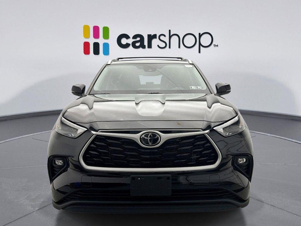 used 2022 Toyota Highlander car, priced at $37,499