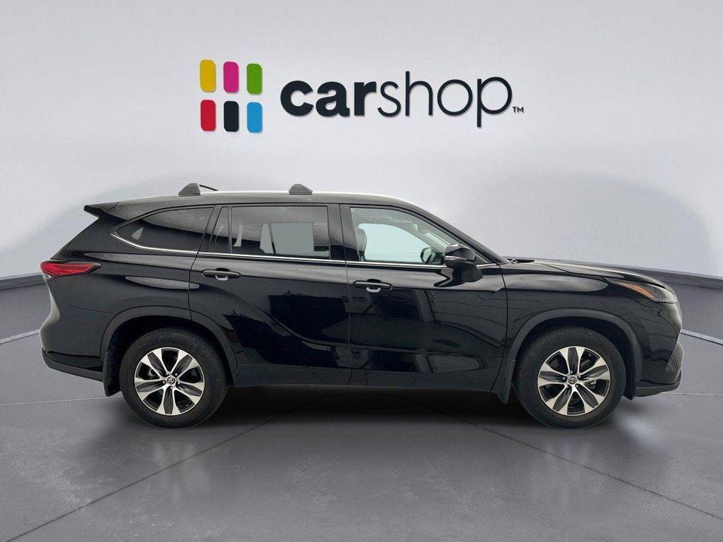 used 2022 Toyota Highlander car, priced at $37,499