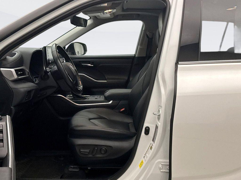 used 2021 Toyota Highlander Hybrid car, priced at $37,699