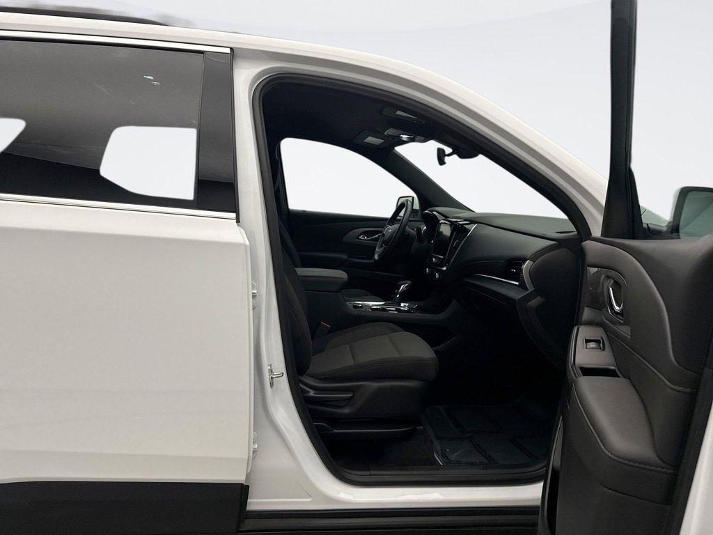 used 2023 Chevrolet Traverse car, priced at $34,000
