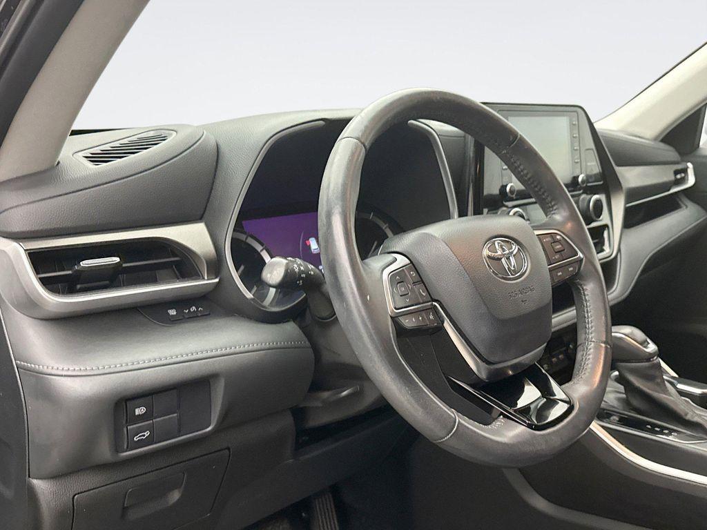 used 2021 Toyota Highlander car, priced at $31,950