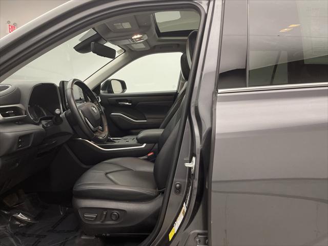 used 2022 Toyota Highlander Hybrid car, priced at $37,149