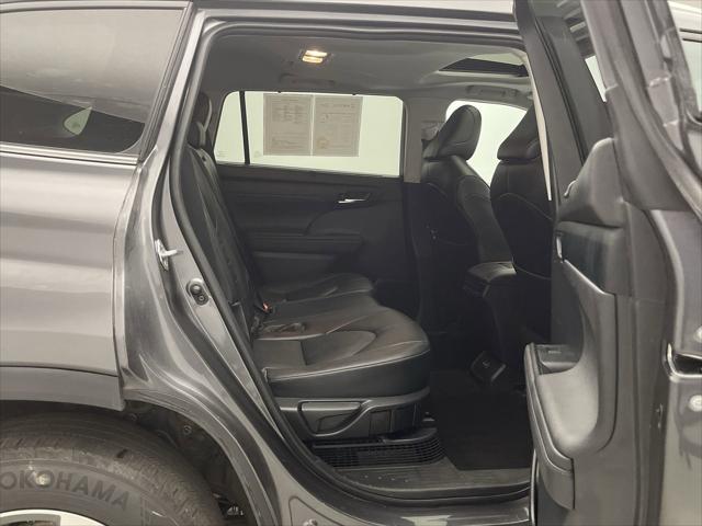 used 2022 Toyota Highlander Hybrid car, priced at $37,149